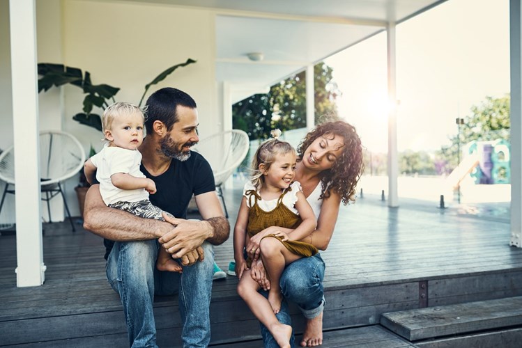 happy-family-behaviours.jpg